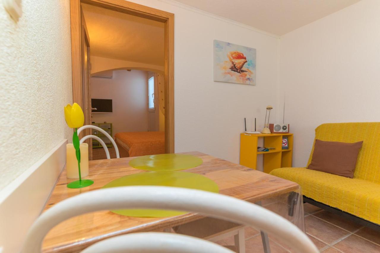 Apartments Lux Bol Bagian luar foto