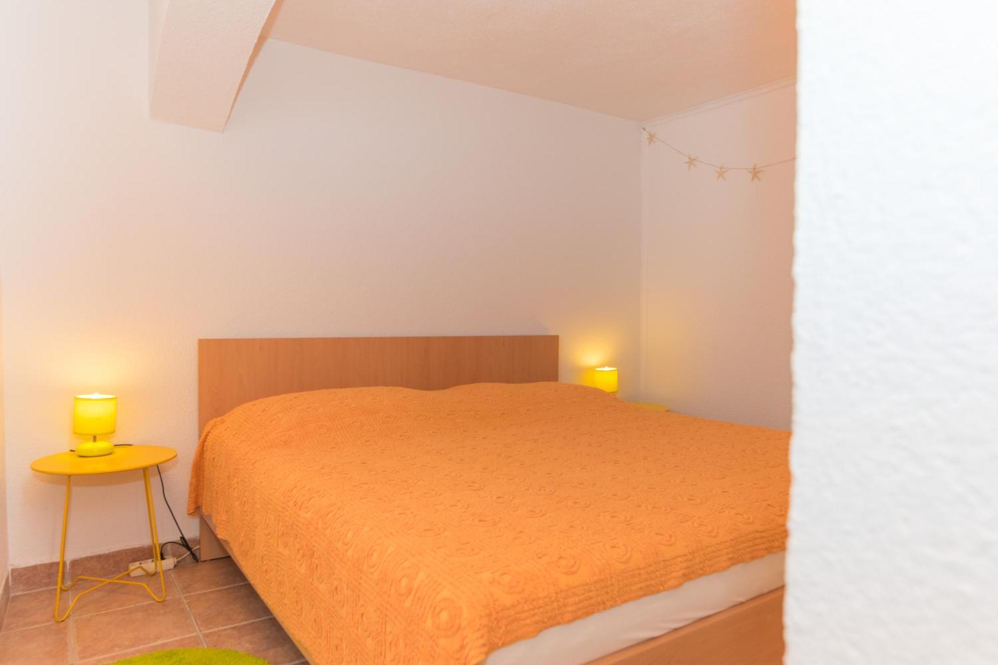 Apartments Lux Bol Bagian luar foto