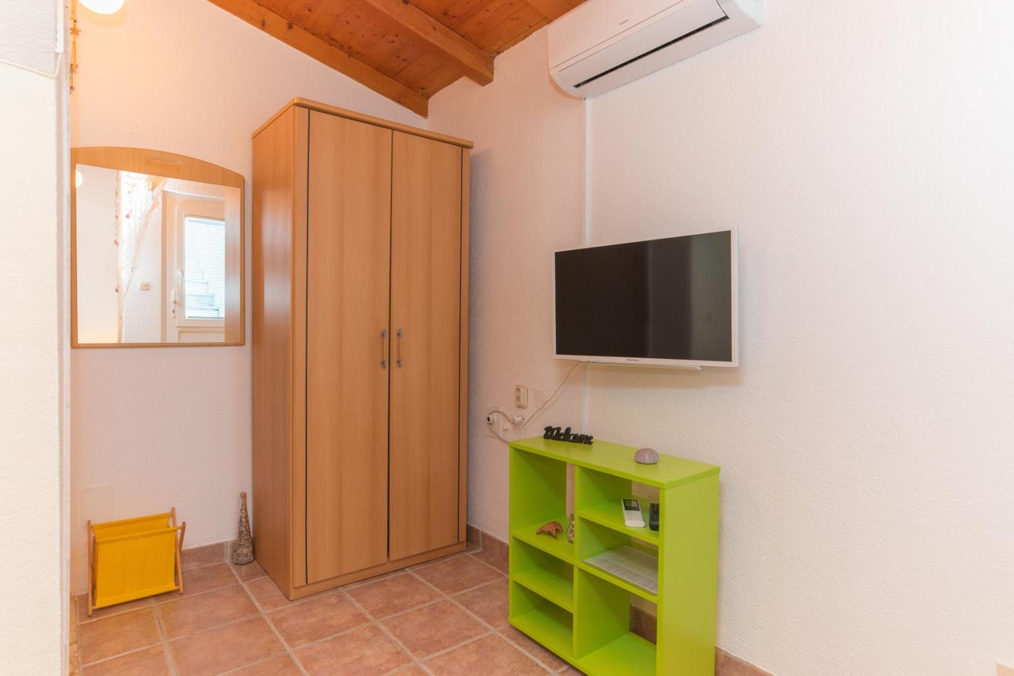 Apartments Lux Bol Bagian luar foto