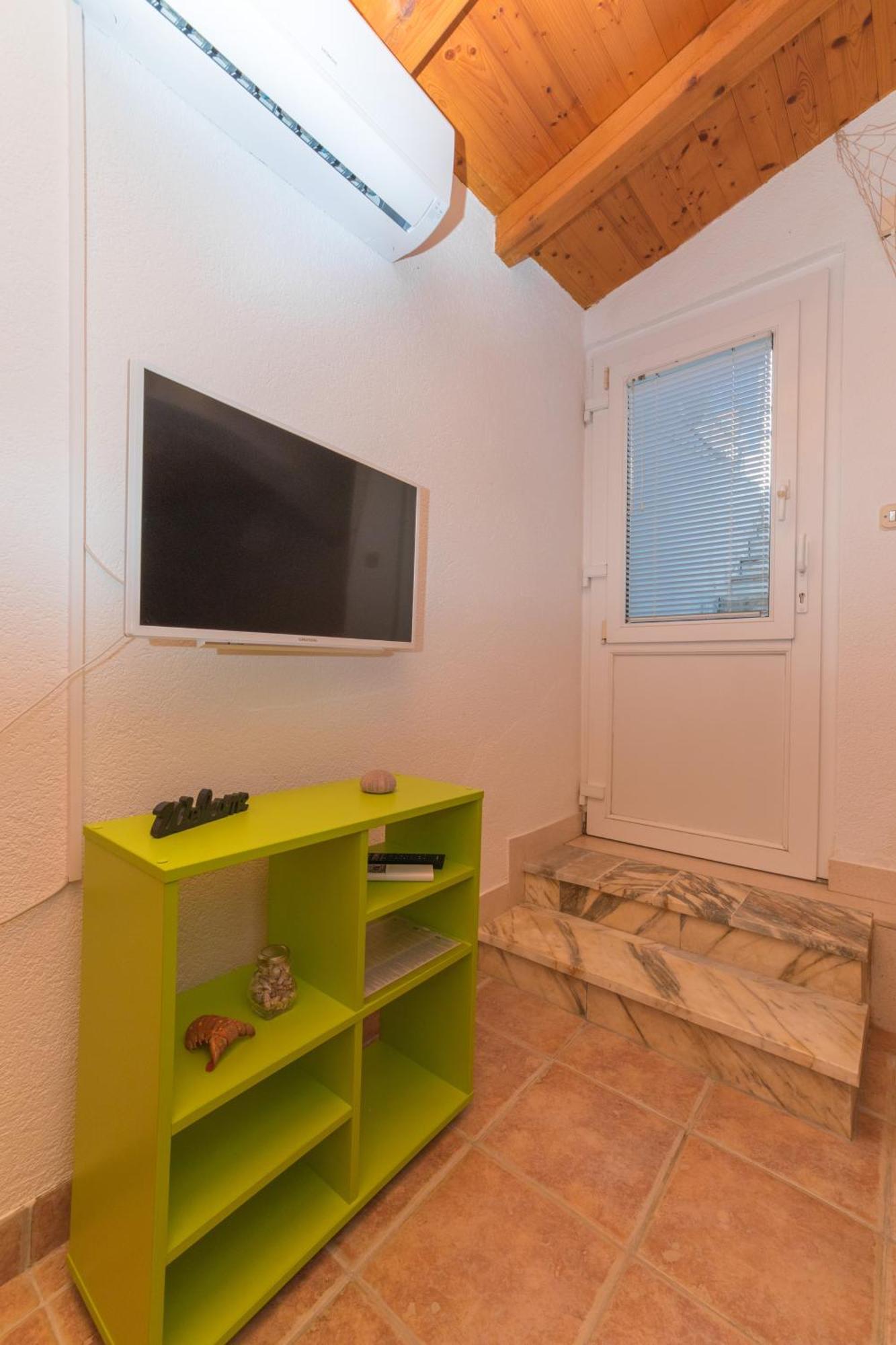 Apartments Lux Bol Bagian luar foto