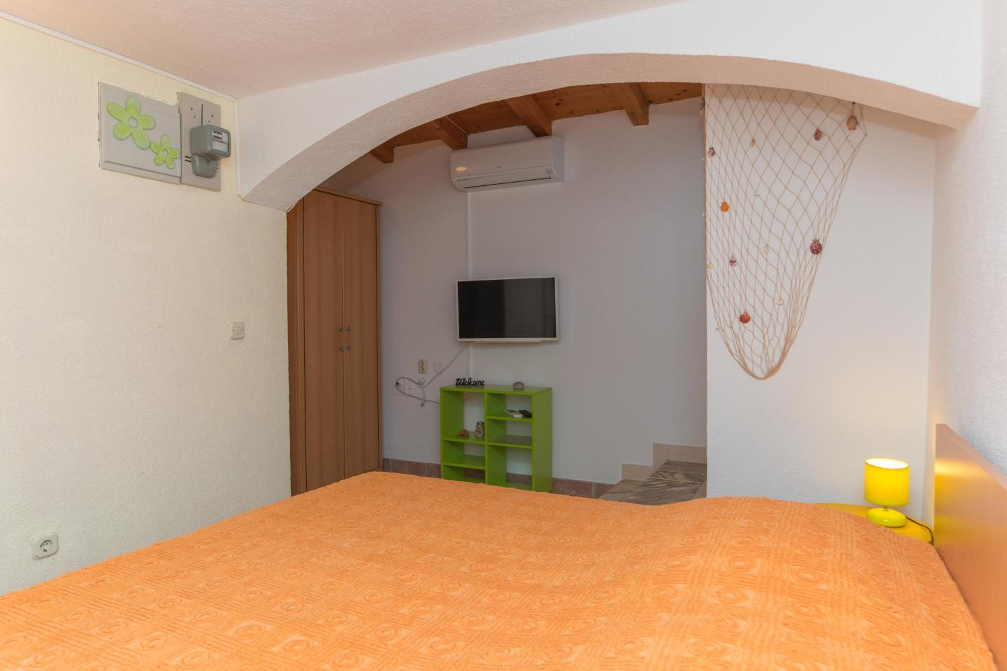 Apartments Lux Bol Bagian luar foto