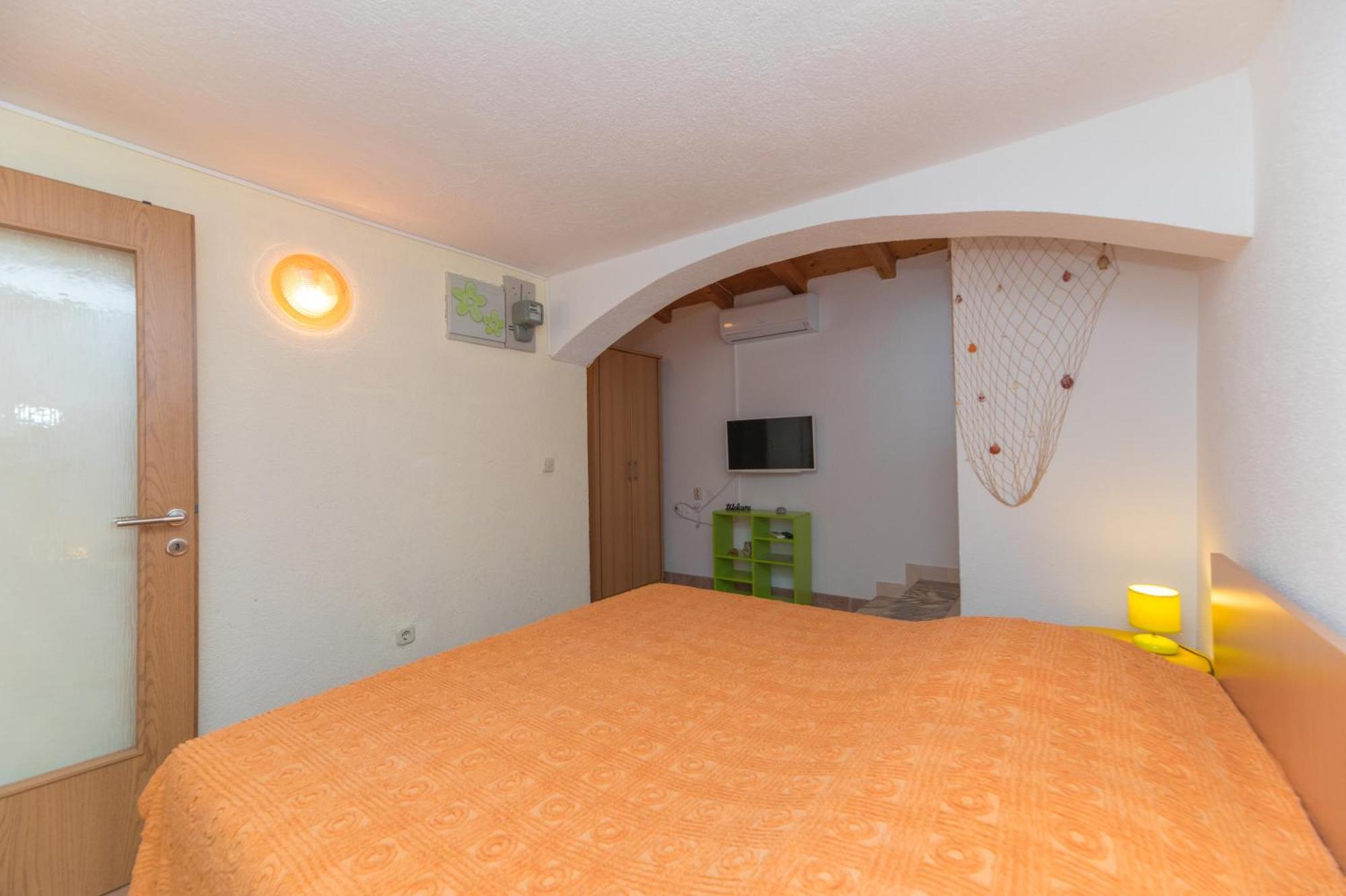 Apartments Lux Bol Bagian luar foto