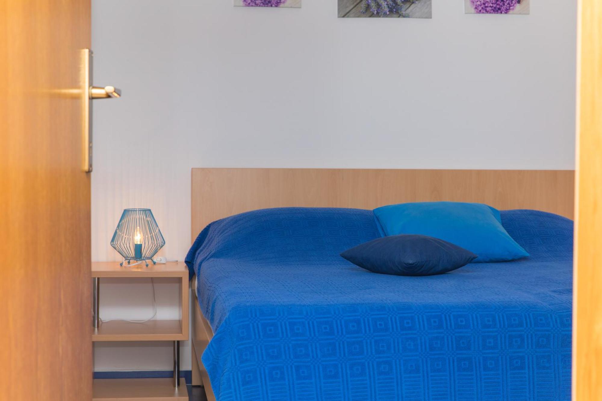Apartments Lux Bol Bagian luar foto