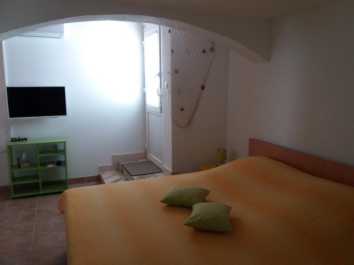 Apartments Lux Bol Bagian luar foto