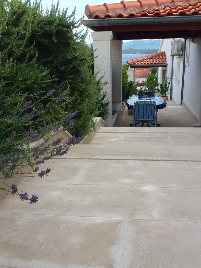 Apartments Lux Bol Bagian luar foto