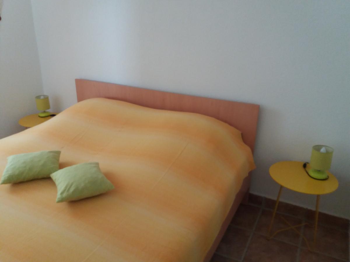 Apartments Lux Bol Bagian luar foto