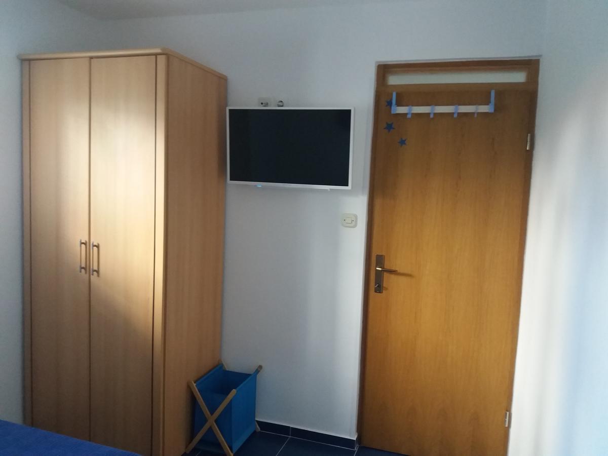 Apartments Lux Bol Bagian luar foto